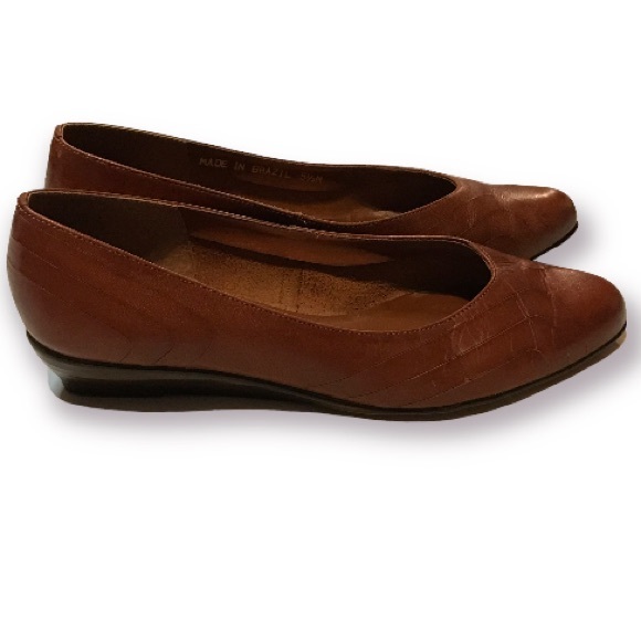 VTG RED CROSS LEATHER FLATS - Picture 4 of 13